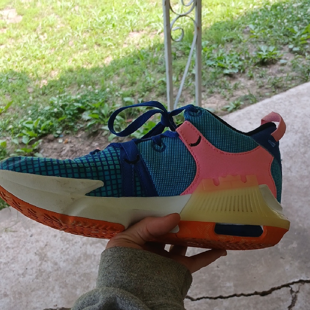 Nike Mulitcolored Sneakers with Air Cushioning